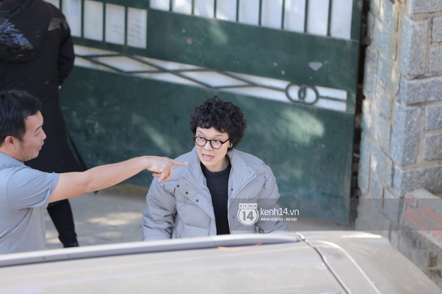 Tiệc cưới bí mật của Tóc Tiên - Hoàng Touliver: Chú rể lấy áo choàng cho cô dâu, vợ chồng son quẩy hết mình với khách mời-25