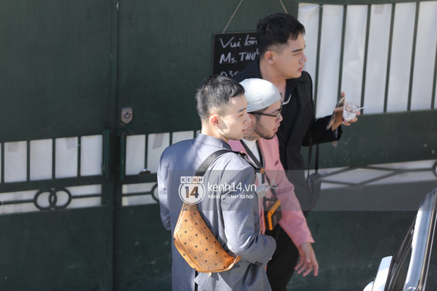 Tiệc cưới bí mật của Tóc Tiên - Hoàng Touliver: Chú rể lấy áo choàng cho cô dâu, vợ chồng son quẩy hết mình với khách mời-27