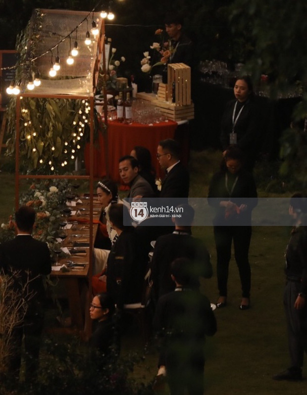 Tiệc cưới bí mật của Tóc Tiên - Hoàng Touliver: Chú rể lấy áo choàng cho cô dâu, vợ chồng son quẩy hết mình với khách mời-9