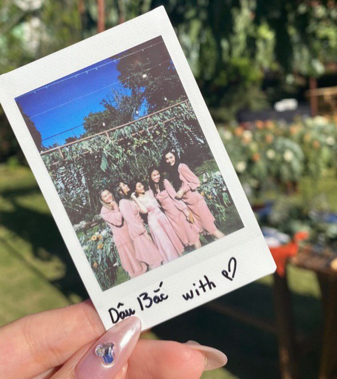 Tiệc cưới bí mật của Tóc Tiên - Hoàng Touliver: Chú rể lấy áo choàng cho cô dâu, vợ chồng son quẩy hết mình với khách mời-16