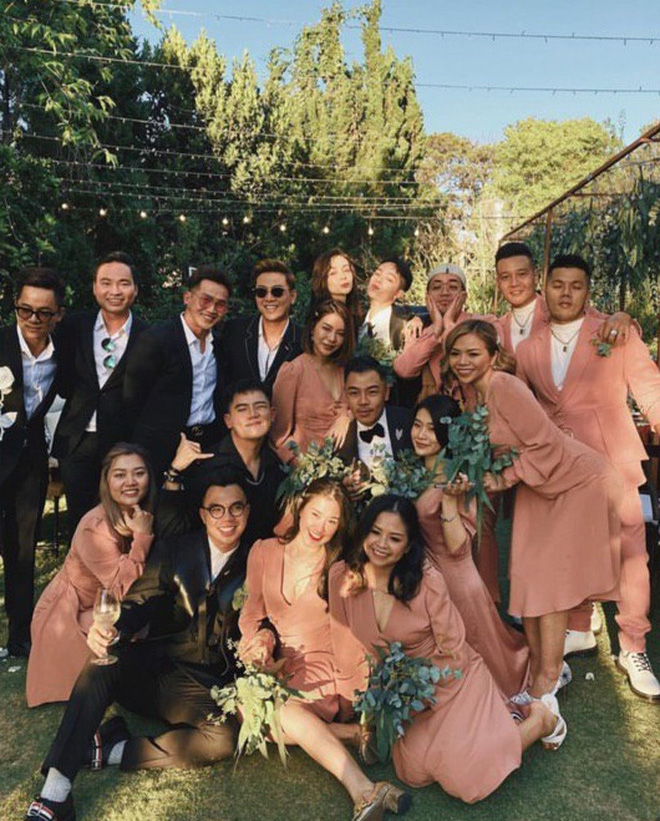 Tiệc cưới bí mật của Tóc Tiên - Hoàng Touliver: Chú rể lấy áo choàng cho cô dâu, vợ chồng son quẩy hết mình với khách mời-17