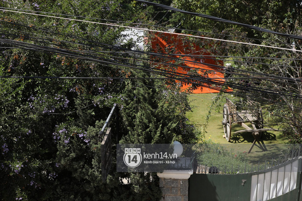Tiệc cưới bí mật của Tóc Tiên - Hoàng Touliver: Chú rể lấy áo choàng cho cô dâu, vợ chồng son quẩy hết mình với khách mời-30