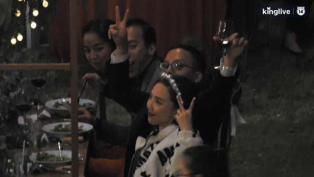 Tiệc cưới bí mật của Tóc Tiên - Hoàng Touliver: Chú rể lấy áo choàng cho cô dâu, vợ chồng son quẩy hết mình với khách mời-6