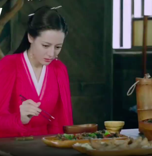 Tam sinh tam thế Chẩm thượng thư: Lộ tạo hình kiếp thứ 3, Địch Lệ Nhiệt Ba áo đỏ đẹp rực rỡ, Cao Vỹ Quang anh dũng cực soái-4