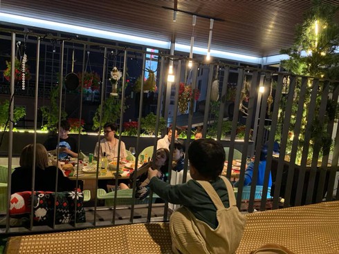 Hoàng Thùy Linh và Gil Lê lại tiếp tục để lộ khoảnh khắc tình tứ bên nhau-2