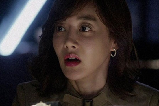 Chứng kiến màn đối thoại gay gắt của 3 bà cháu, tôi kinh ngạc hiểu ra nguyên nhân bao lâu nay mẹ chồng nhất quyết không cầm tiền tôi đưa và còn đòi ăn riêng