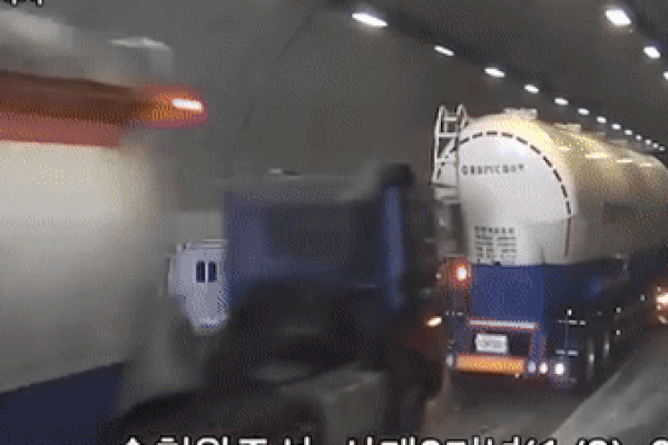 Tai nạn ôtô liên hoàn thảm khốc trong đường hầm ở Hàn Quốc