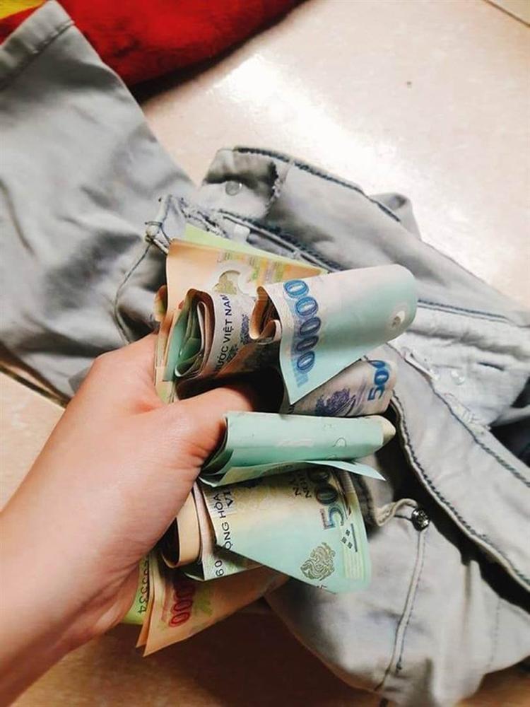 Đang chùi chiếc bình cổ trong nhà thấy có tiếng lạo xạo” liền đổ ra xem, nào ngờ phát hiện âm mưu” của chồng lén lút cất giấu bao năm-6