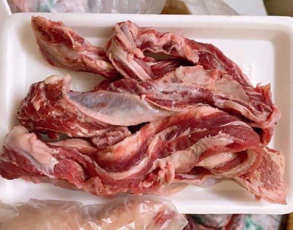 Dẻ sườn bò siêu rẻ chỉ 75.000 đồng/kg bán tràn lan, thực chất là thịt gì?-2