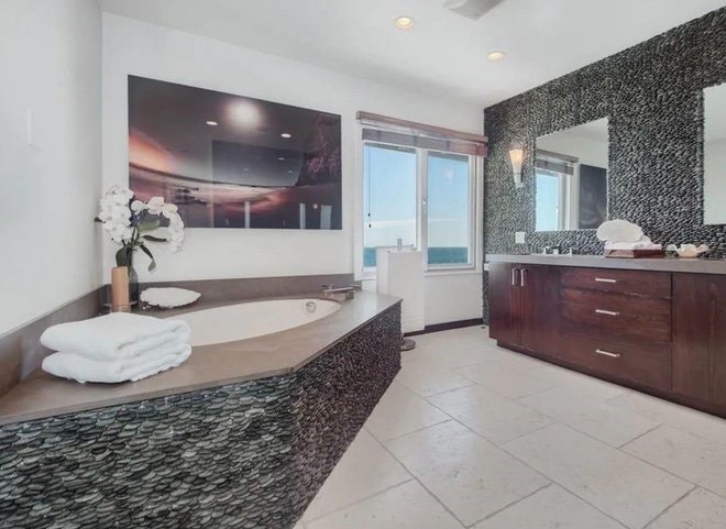 Ngôi nhà 3 tầng với giàn nho xinh xắn của nữ ca sĩ sắp lấy chồng thứ 4 kém tuổi-9