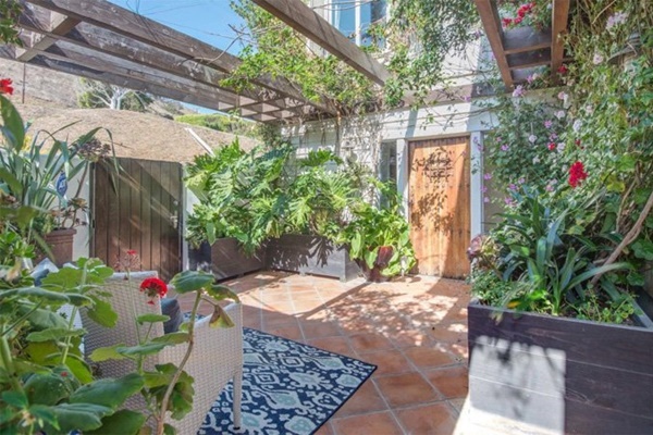 Mua nhà hoang tồi tàn với giá 50 triệu, chàng trai trẻ sửa thành biệt thự mới toanh tặng mẹ già-13