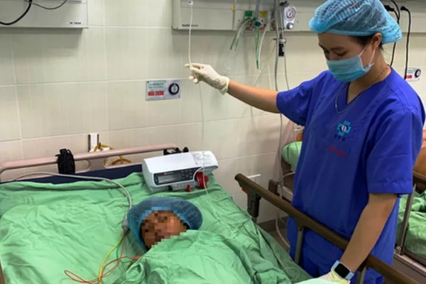 Sinh con tại nhà, sản phụ ở Quảng Ngãi nguy kịch-1