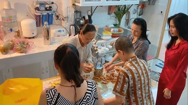 Hội con gái mua nhà tặng bố mẹ trước khi lấy chồng: Hà Tăng giàu vẫn kém Thủy Tiên!-9