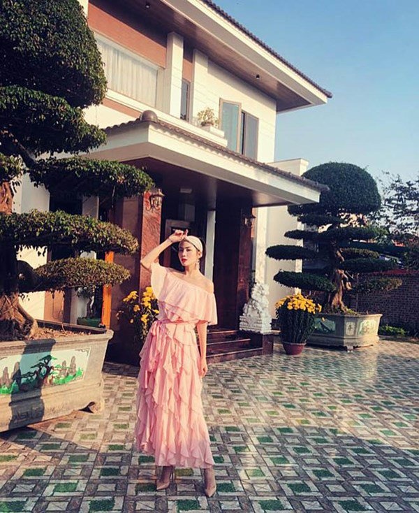 Hội con gái mua nhà tặng bố mẹ trước khi lấy chồng: Hà Tăng giàu vẫn kém Thủy Tiên!-13