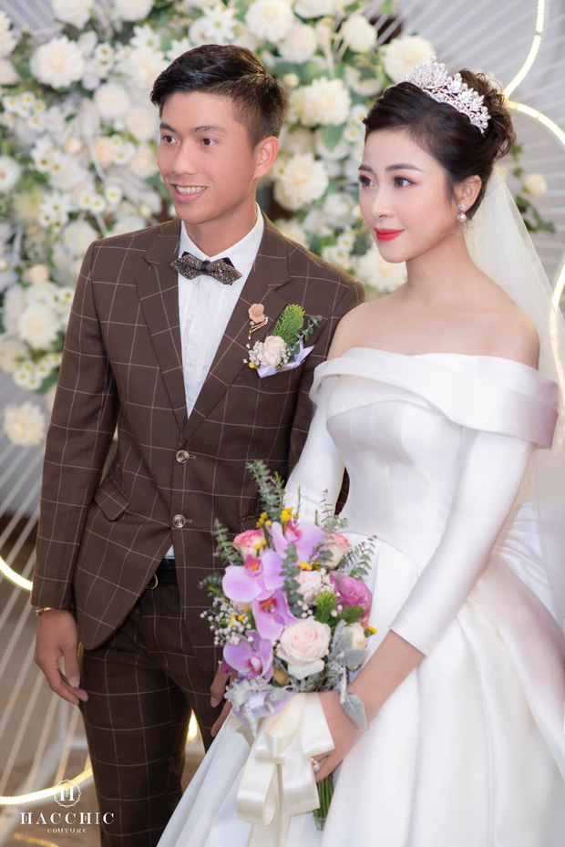 Nhật Linh (vợ Phan Văn Đức) tiết lộ nỗi khổ khi yêu cầu thủ nổi tiếng: Rất áp lực, mấy tháng đầu tôi hay tủi thân khóc, bỏ ăn, đòi bỏ cả anh ấy-2