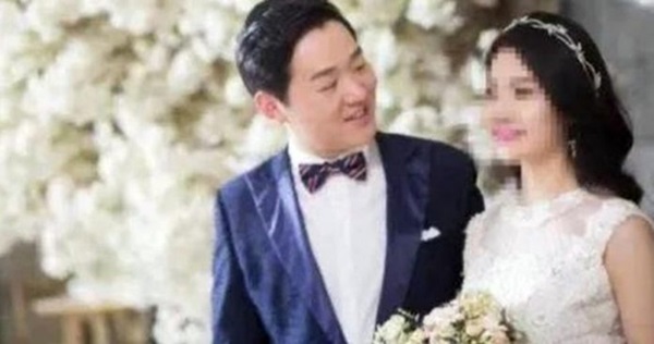 Hoãn lịch cưới để chống dịch Covid-19, thiệp chưa kịp gửi bác sĩ Vũ Hán đã qua đời trong sự tiếc thương của mọi người-1