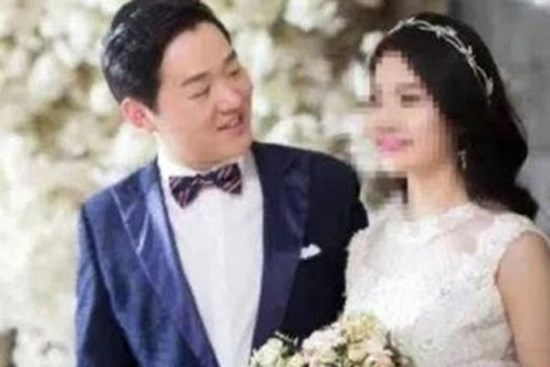 Hoãn lịch cưới để chống dịch Covid-19, thiệp chưa kịp gửi bác sĩ Vũ Hán đã qua đời trong sự tiếc thương của mọi người