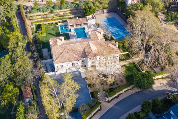 Thông tin mới bất ngờ về mối quan hệ hiện tại giữa Harry với Meghan Markle sau khi ra ở riêng, bị Nữ hoàng cho cú đánh chí mạng-2