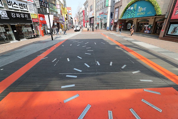 Thành phố Daegu đóng cửa đìu hiu sau khi trở thành tâm dịch virus corona lớn nhất Hàn Quốc, vào diện chăm sóc đặc biệt-3