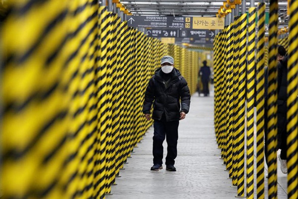 Thành phố Daegu đóng cửa đìu hiu sau khi trở thành tâm dịch virus corona lớn nhất Hàn Quốc, vào diện chăm sóc đặc biệt-14