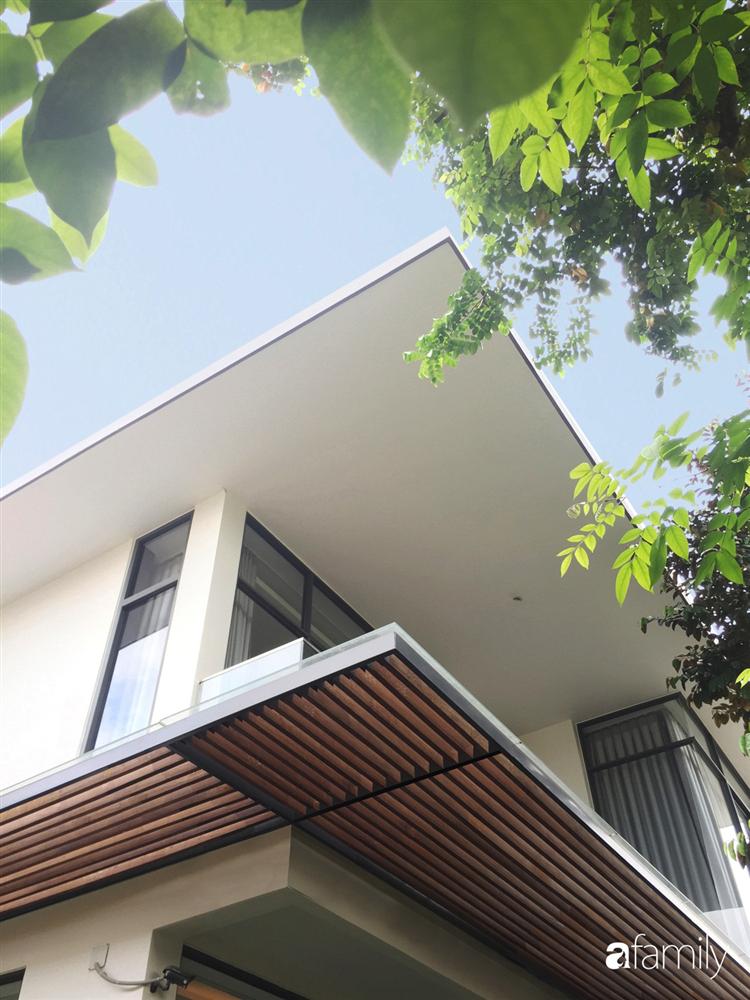 Ngôi nhà vườn tràn ngập cây xanh yên ả, tách mình khỏi mọi sự xô bồ ồn ã của phố thị-1