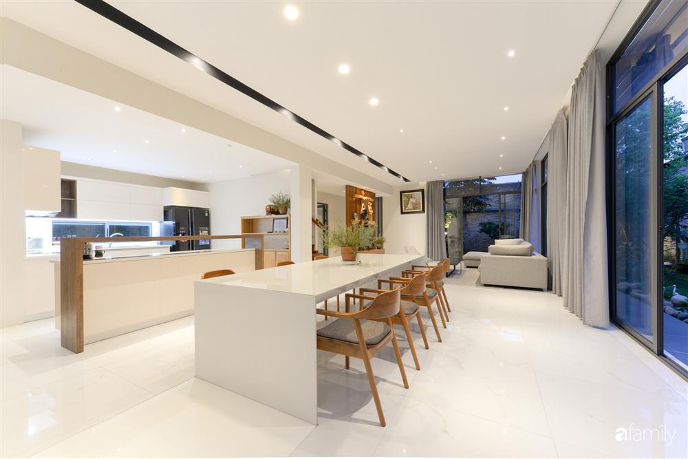 Ngôi nhà vườn tràn ngập cây xanh yên ả, tách mình khỏi mọi sự xô bồ ồn ã của phố thị-9