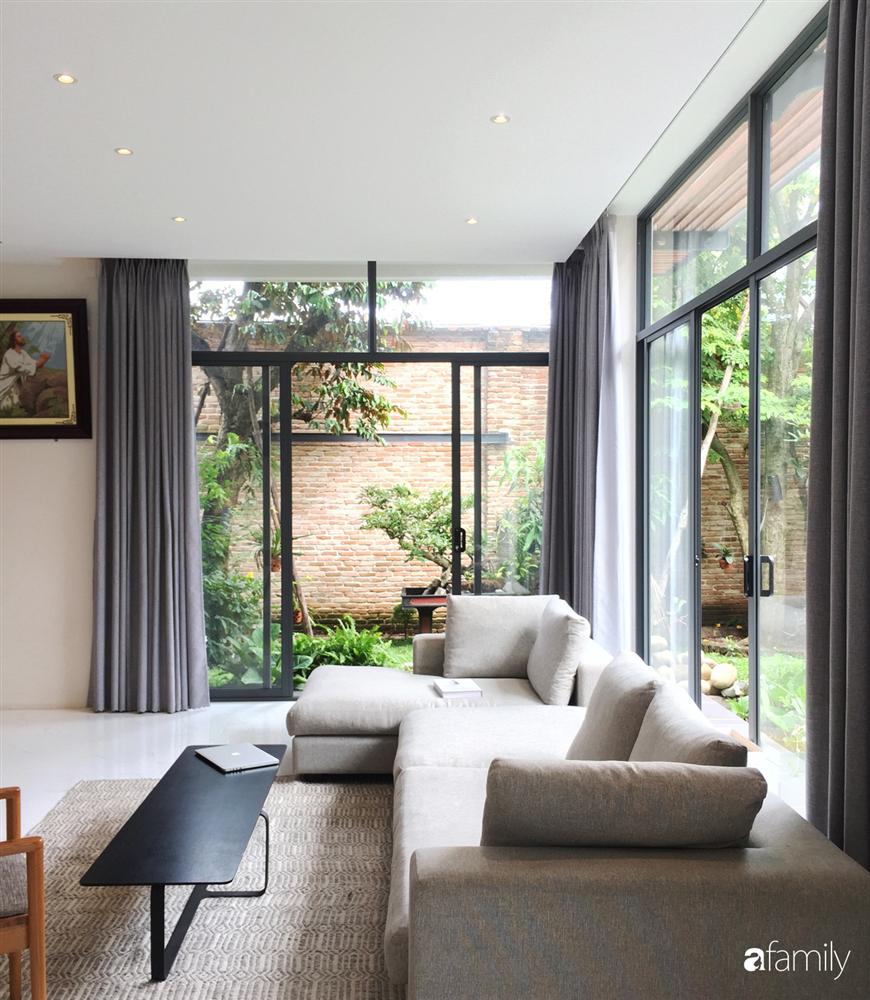 Ngôi nhà vườn tràn ngập cây xanh yên ả, tách mình khỏi mọi sự xô bồ ồn ã của phố thị-5