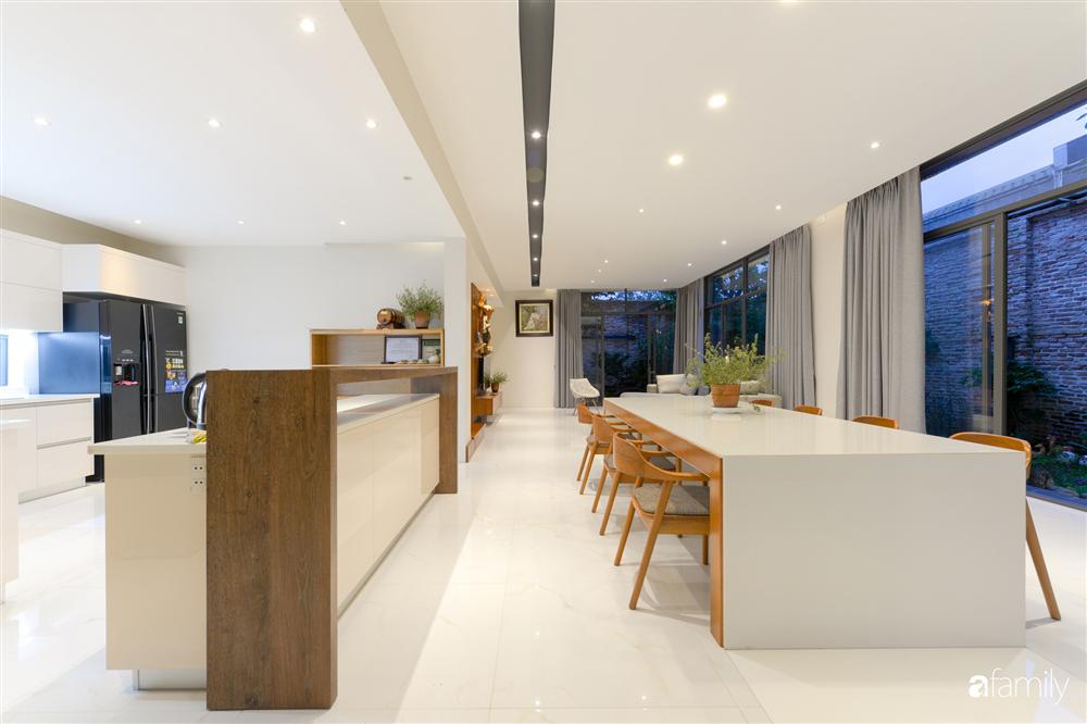 Ngôi nhà vườn tràn ngập cây xanh yên ả, tách mình khỏi mọi sự xô bồ ồn ã của phố thị-7