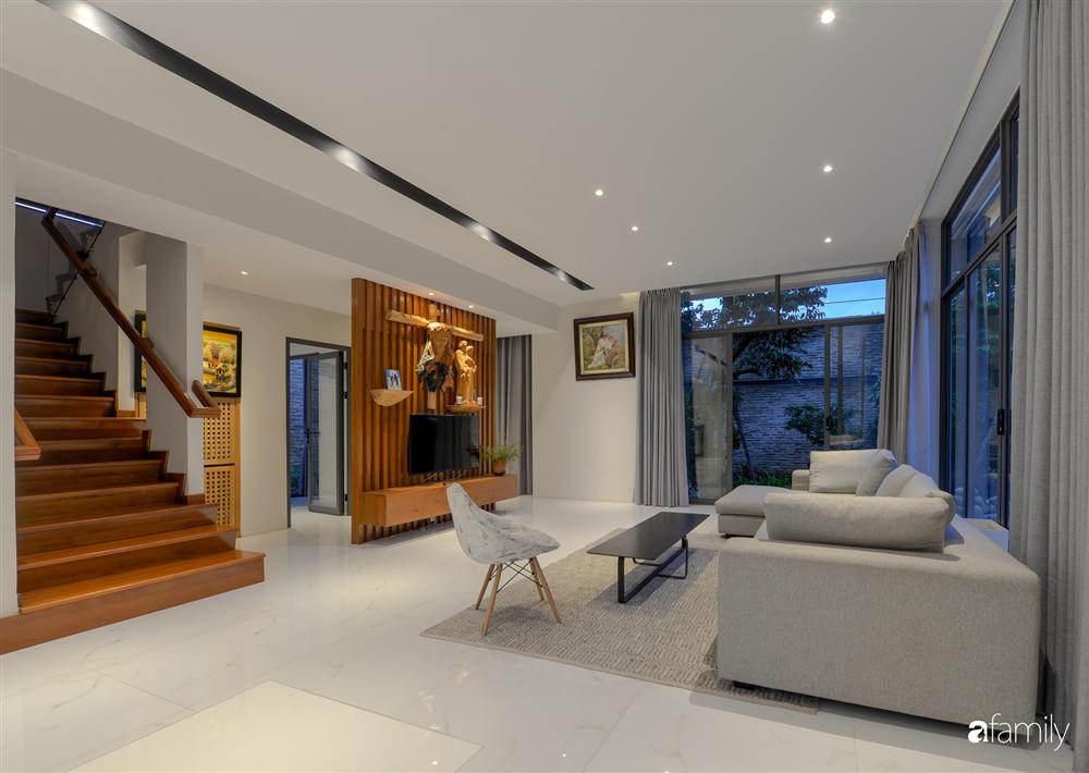 Ngôi nhà vườn tràn ngập cây xanh yên ả, tách mình khỏi mọi sự xô bồ ồn ã của phố thị-8