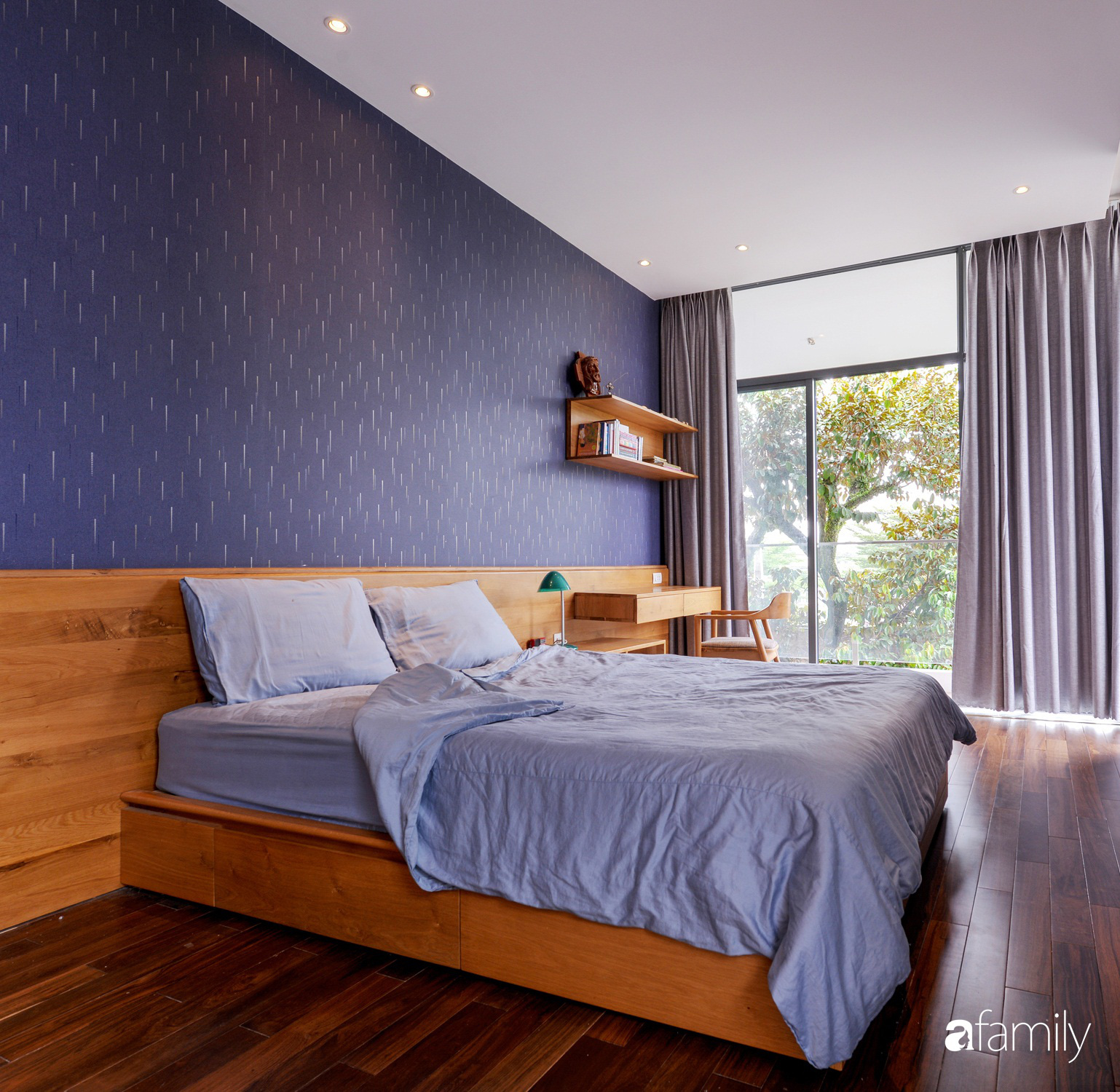 Ngôi nhà vườn tràn ngập cây xanh yên ả, tách mình khỏi mọi sự xô bồ ồn ã của phố thị-21