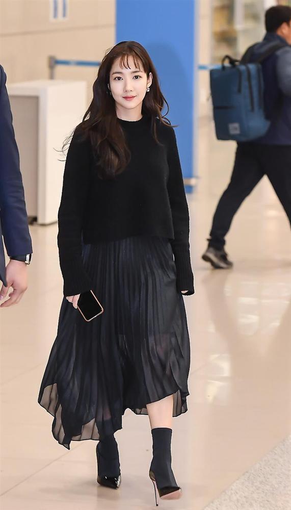 Nhờ áp dụng một chiêu bài mà style sân bay của Park Min Young cứ ngày một sang xịn, bạn học theo là dứt khoát lên đời phong cách-4