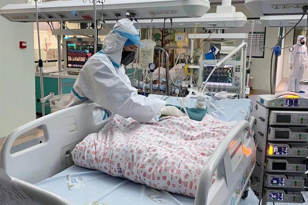 Nhiễm Covid-19 hơn 1 tháng nhưng không hề có triệu chứng, 1 bệnh nhân Vũ Hán đã lây bệnh cho 5 người khác-1