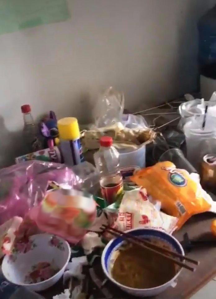 CLIP: Dân mạng kinh hãi với căn phòng KTX ngập ngụa rác thải của các thánh ở bẩn nhất quả đất-2