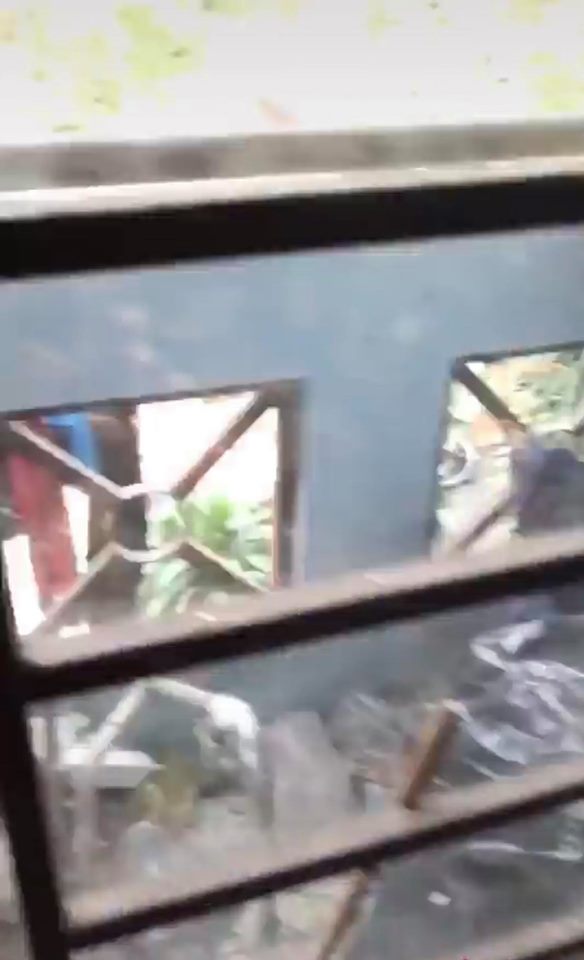 CLIP: Dân mạng kinh hãi với căn phòng KTX ngập ngụa rác thải của các thánh ở bẩn nhất quả đất-9