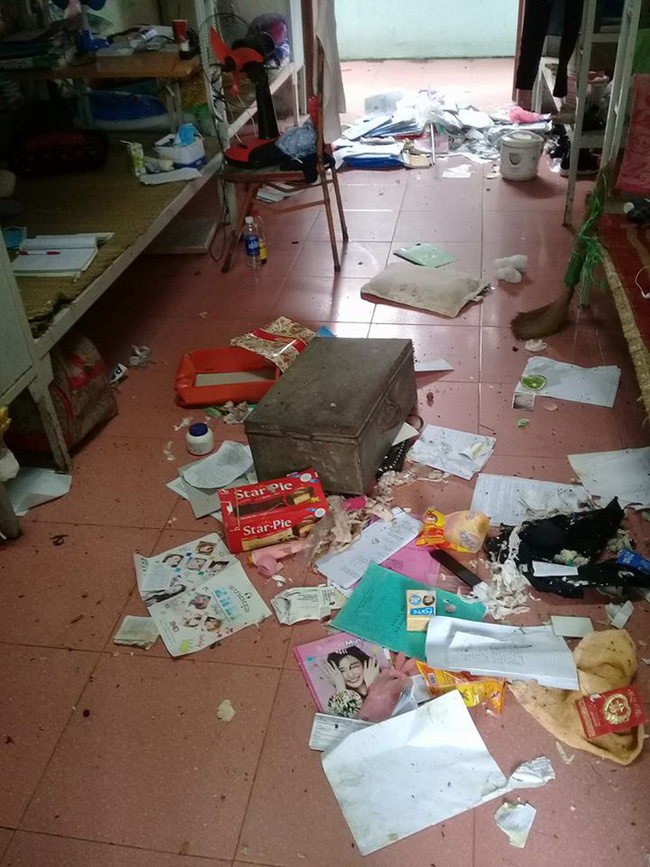 CLIP: Dân mạng kinh hãi với căn phòng KTX ngập ngụa rác thải của các thánh ở bẩn nhất quả đất-13