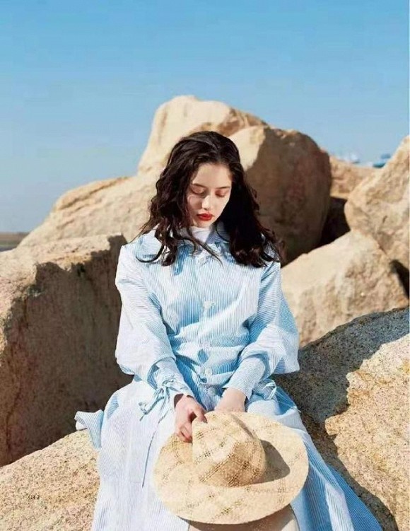 Màu nào làm cho người mặc gầy nhất? Ai cũng nghĩ màu đen nhưng hóa ra là màu này-7