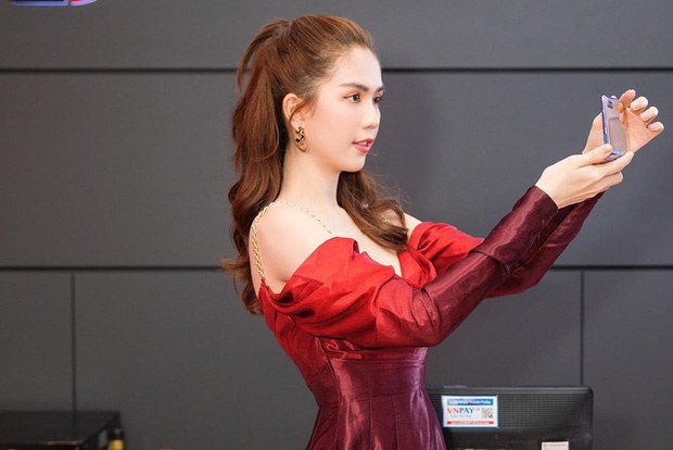 Nhìn sự cách biệt váy hiệu – váy chợ của Ngọc Trinh mới thấy photoshop có tác dụng thần kỳ thế nào-2