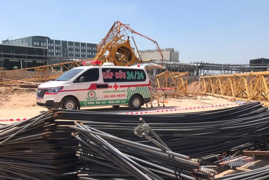 Cẩu tháp sập đè chết 3 người ở Bình Dương-2