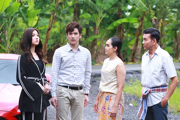 Dẫn người yêu về ra mắt, em muốn độn thổ” khi chạm mặt bạn gái của bố, còn cô ấy thì vơ vội cọc tiền trên bàn rồi lau nước mắt bỏ chạy-1