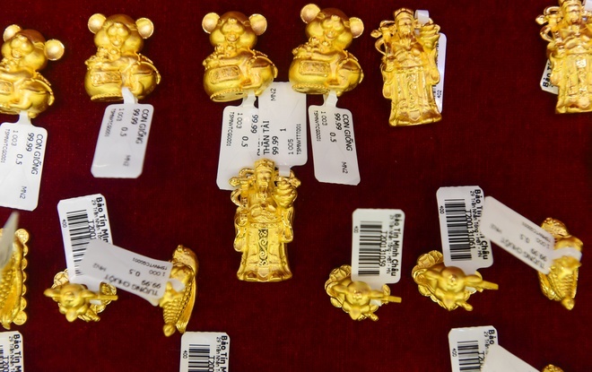 Giá vàng tiếp tục tăng nóng, gần chạm mốc 46 triệu đồng-1