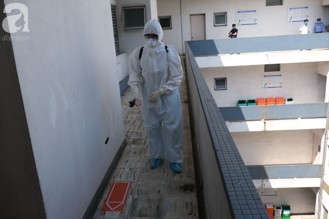 Thêm một tàu du lịch quốc tế hàng trăm người cập cảng TP.HCM, 7 thuyền viên Trung Quốc không được lên bờ-4