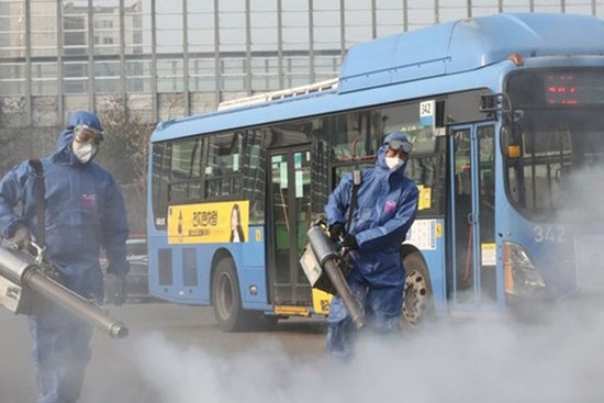 Hàn Quốc: Thêm 1 người tử vong, số người nhiễm virus corona tăng hơn gấp đôi chỉ sau 1 ngày nhưng dân Seoul vẫn bất chấp đi biểu tình