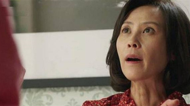 Mẹ chồng tương lai bĩu môi: Nhà nghèo mà đòi với cao, đến ngày cưới, bà cúi mặt xấu hổ khi thấy mẹ tôi trao món quà độc nhất vô nhị cho con gái-1