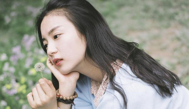 Mẹ chồng tương lai bĩu môi: Nhà nghèo mà đòi với cao, đến ngày cưới, bà cúi mặt xấu hổ khi thấy mẹ tôi trao món quà độc nhất vô nhị cho con gái-2