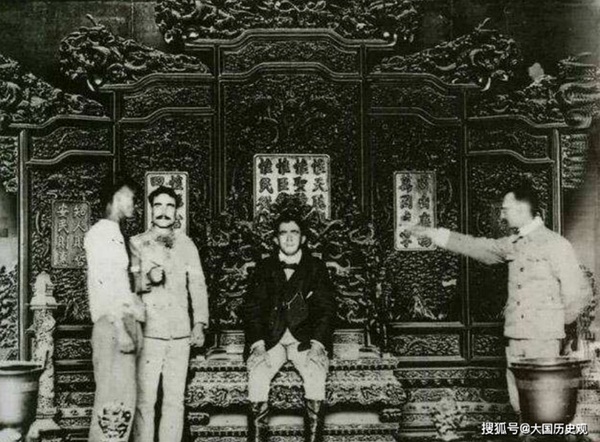 Bí ẩn về chiếc ghế rồng trong Cố Cung: Có 3 nhân vật qua đời khi ngồi trên ghế này và lời nguyền đằng sau khiến ai cũng tò mò-4