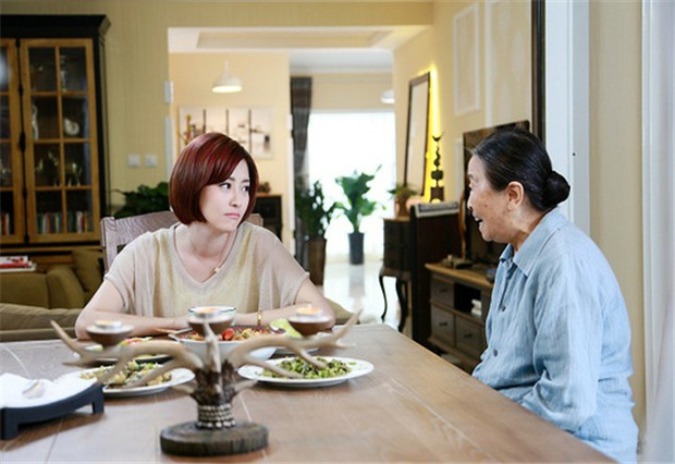 Liên tục bị mẹ chồng đổ cho tội lấy trộm tiền, nàng dâu ấm ức tới mức ác cảm nhưng khi tìm ra nguyên nhân thật sự cô lại ôm bà khóc nấc-2