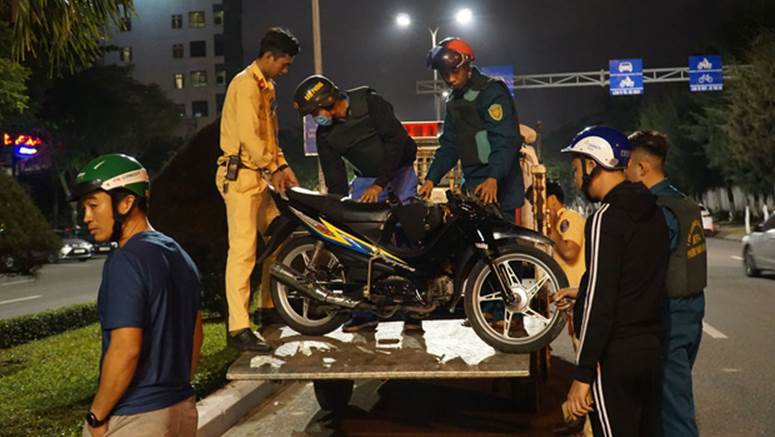 Chạy xe máy tốc độ cao tông vào con lươn ven đường, người đàn ông chết thảm-4