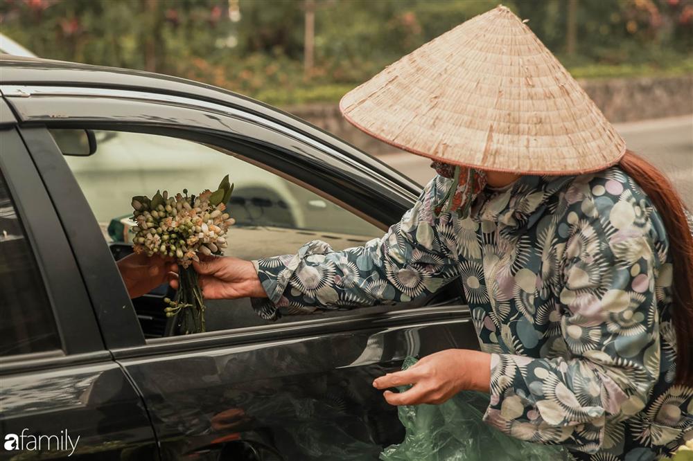 Chùm ảnh: Mùa hoa bưởi đã tỏa hương khắp đường phố Hà Nội, nhìn thấy lòng ai cũng xao xuyến, nhất định phải mang về mới thôi-4