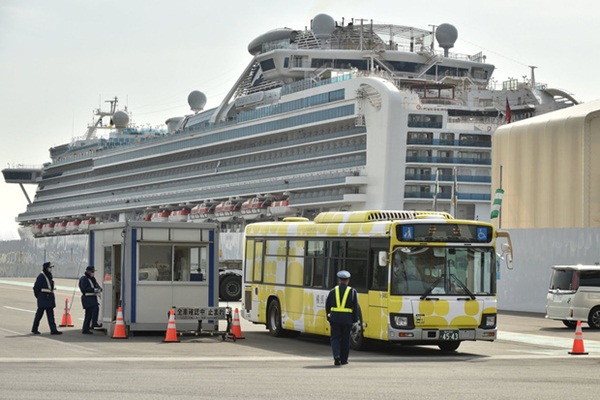 Nữ hành khách Nhật dương tính với virus corona sau khi rời du thuyền Diamond Princess, 23 người khác chưa được xét nghiệm kĩ-2