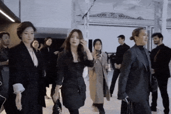 Trời ơi Song Hye Kyo ma mị ngút ngàn tại trời Tây, thần thái xuất sắc đến mức không thể rời mắt
